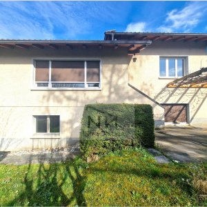 Luminosité, calme et verdure pour cette villa Individuelle de 5,5 pièces !!